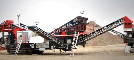 Sandvik UH440E Mobile cone crusher in a quarry application